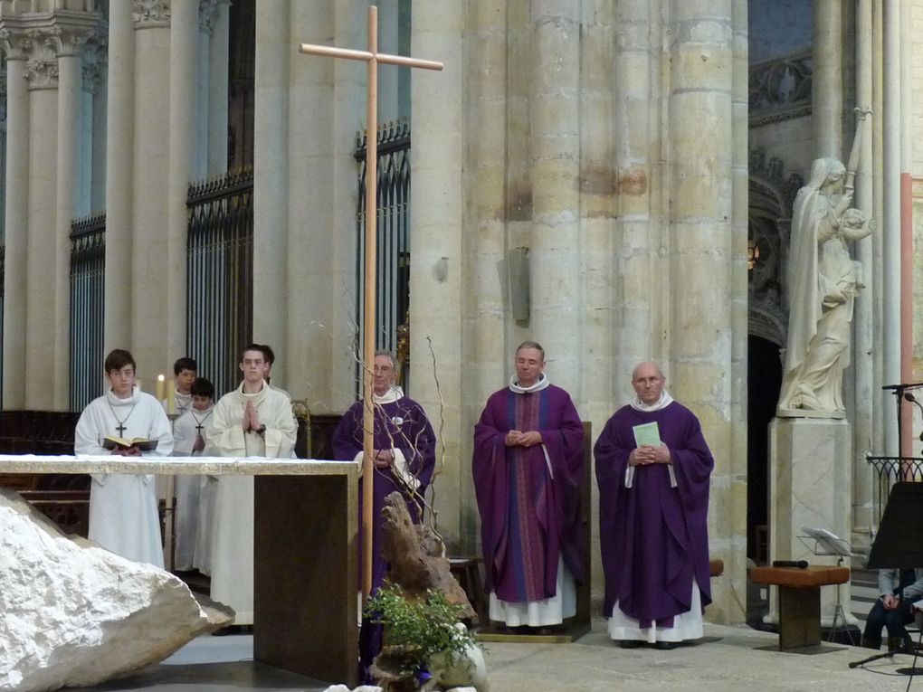 Messe à la Cathédrale saint Gatien de Tours, déjeuner partégé au collège saint Grégoire et conférence du père Chridtophe Raimbault