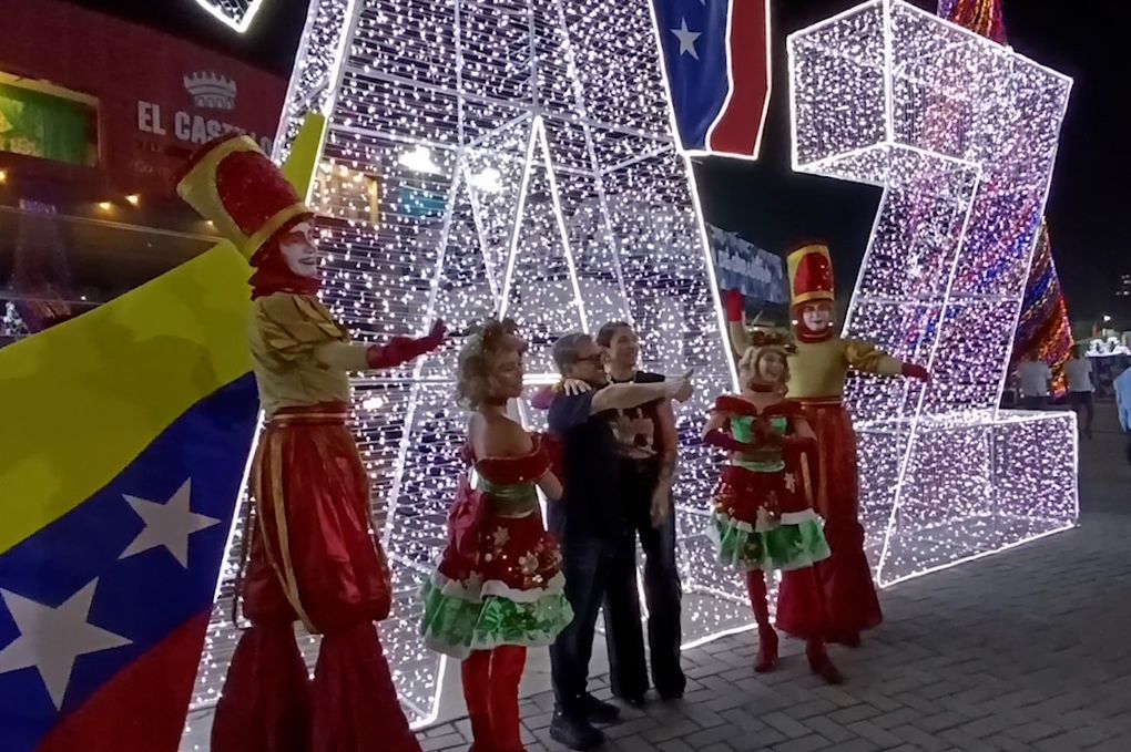 Gobernador Lacava dio bienvenida a la Navidad 2024 en Carabobo con encendido de luces y bicicletada familiar