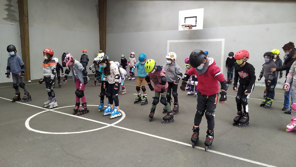 Les élèves en rollers au Loch!