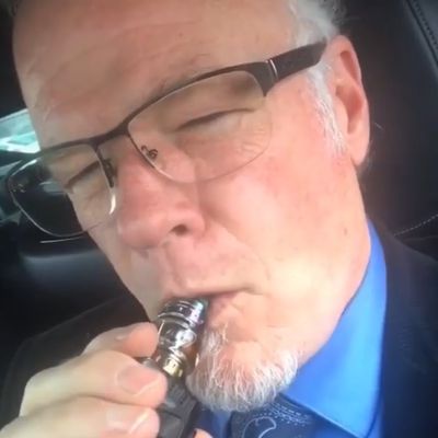 Vidéos - Je #vape un coup à droite, un coup à gauche 🤔