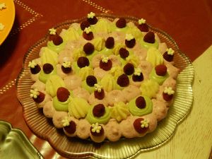 Gâteau pistache, framboises et chocolat blanc