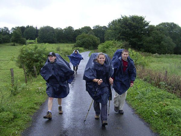 Notre randonn&eacute;e dans le parc des volcans d'Auvergne : 2 jours, 52km, de la pluie, des vaches, des ampoules, des crampes, de la pluie, du brouillard, des saucisses lentilles...Enormes souvenirs...