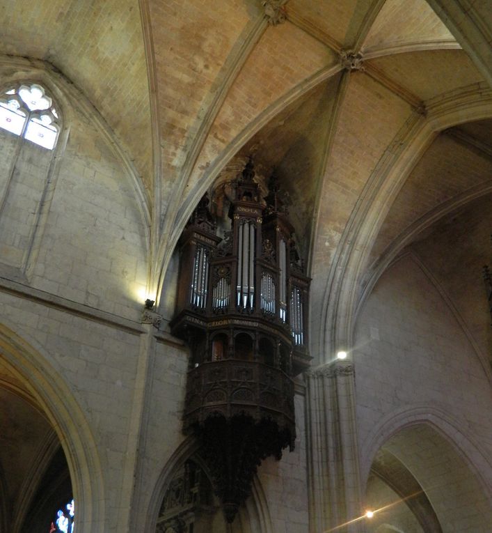 L'orgue et les vitraux de l'Eglise des Marais ( en restauration et le Chateau de La Ferté Bernard