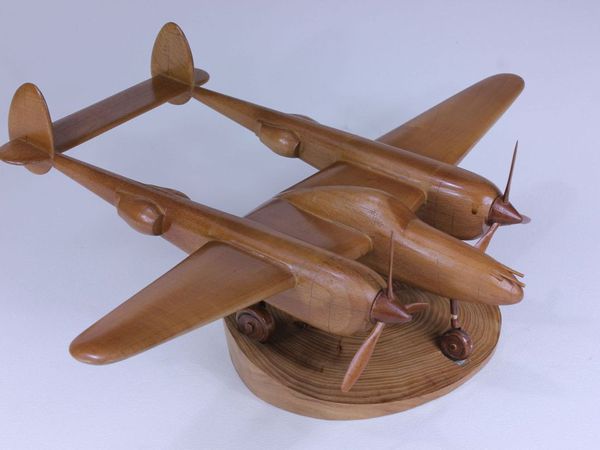 Lockheed P38 Lightning (échelle : 1/33°, bois : hêtre)