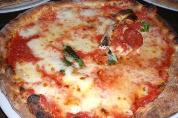 Une pizza au Bistrot Napolitain