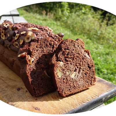 Gâteau pêches, chocolat & noisettes