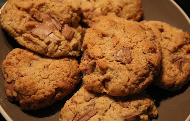 Cookies noisette et pépites de chocolat.