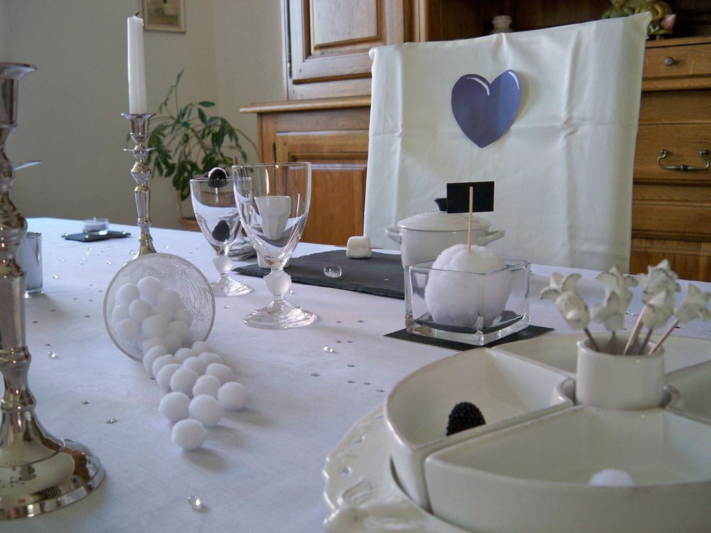 Les assiettes de présentation sont en ardoise. Elles font tout le charme de cette table et de ce diner romantique.