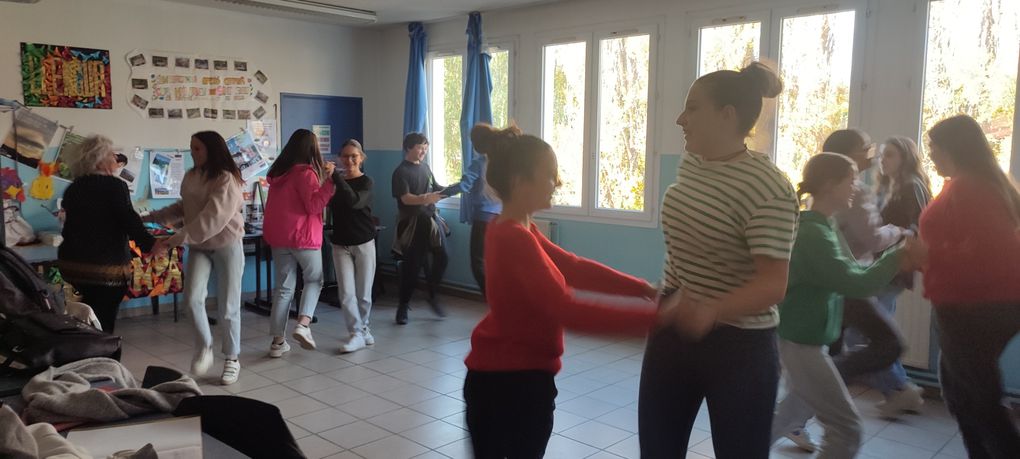 Entrenament a les danses per l'homenatge a Pompeu Fabra!