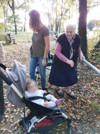 atelier motricité autour de l'automne dans le petit bois