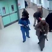 VIDÉO - Déguisés en médecins, ils traquent le Hamas : les images de l'opération commando d'Israël menée dans un hôpital en Cisjordanie