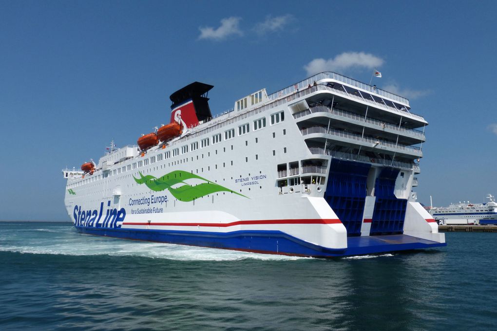 Le Stena Vision en essais techniques à Cherbourg