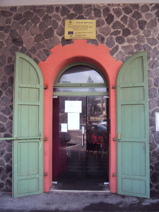 Le café culturel Les Récréateurs 
A ré-ouvert en Octobre 2010 dans l'ancienne gare routière.