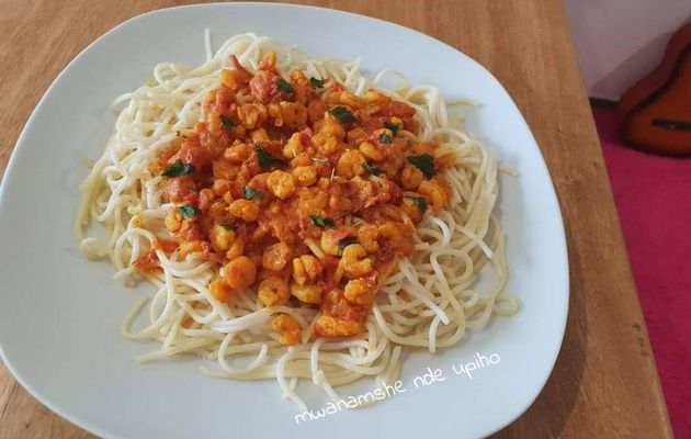 Spaghettis et sauce de crevettes 