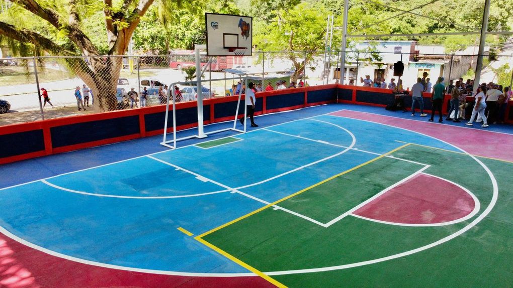 Alcalde de Puerto Cabello reinauguró cancha deportiva del sector El Peaje en la parroquia Democracia