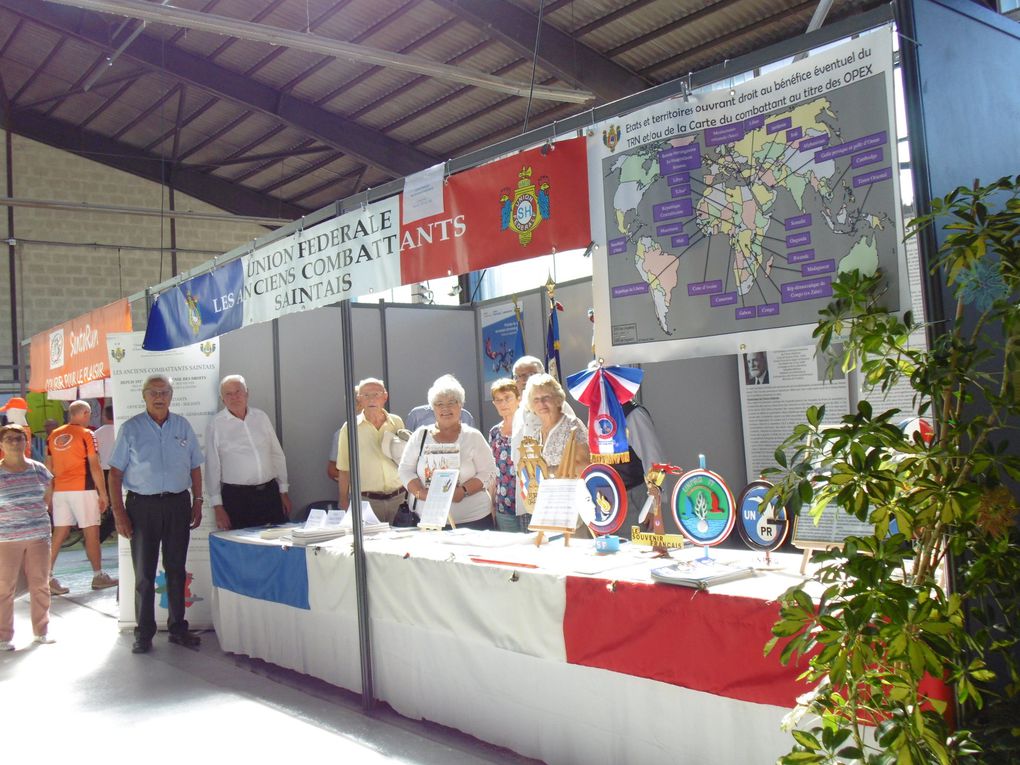 Sports de combat.. pacifiques, mais aussi folklore, une école de chant, une association de Yoga, une association d'anciens combattants, le menu est vraiment très éclectique, il y en a pour tous les goûts et en matière de bénévolat les associations sont prêtes à vous accueillir parmi leur membre, mais surtout comme membres actifs pour le bonheur et le plaisir de chacun. Ces clichés n sont qu'un aperçu, donc à très bientôt. 