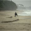 Jeune homme au bord de la mer