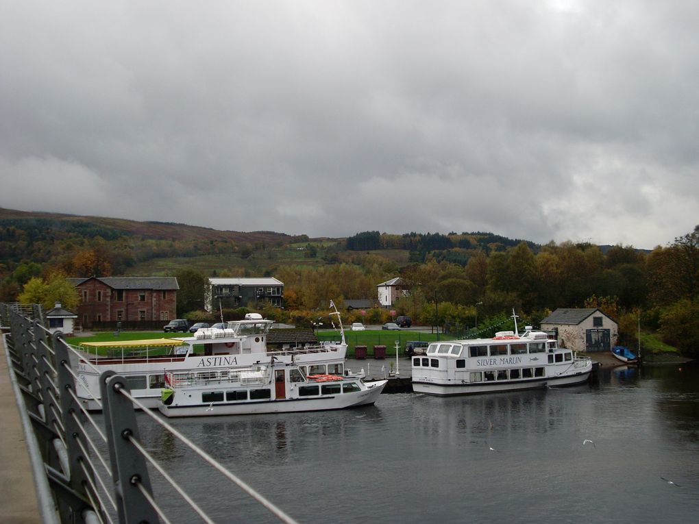 Le loch Lomond est situé à environ 50 km au nord de Glasgow et est considéré comme "la porte des Highlands". Quelques photos également de lu château et de la marina de Balloch situé sur le loch Lomond.