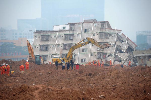 La areo tuŝata de terenglitado en Ŝenĵeno, Ĉinio, la 21an de decembro 2015. PHOTO CHINA OUT AFP / STR