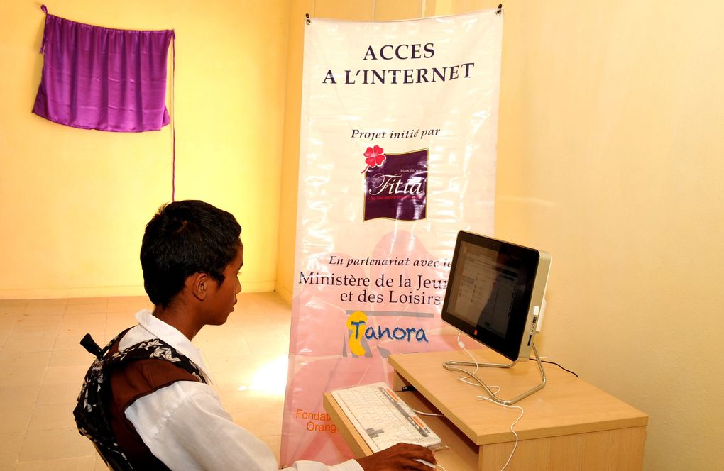 L'association Fitia, présidée par Mialy Rajoelina, a procédé à l'équipement d'accès à  l'Internet haut débit pour les jeunes de Soaninandriana Itasy.