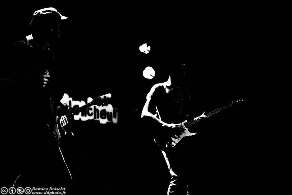 Retrouvez d'autres photos du concert de Skarah-B au Sceaux What du 26 novembre 2010, celles-ci en Noir et Blanc!