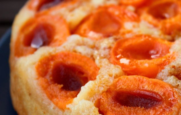 Gâteau renversé aux abricots et aux amandes