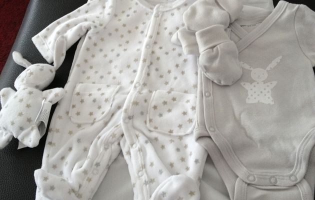 Valise maternité : la tenue de naissance