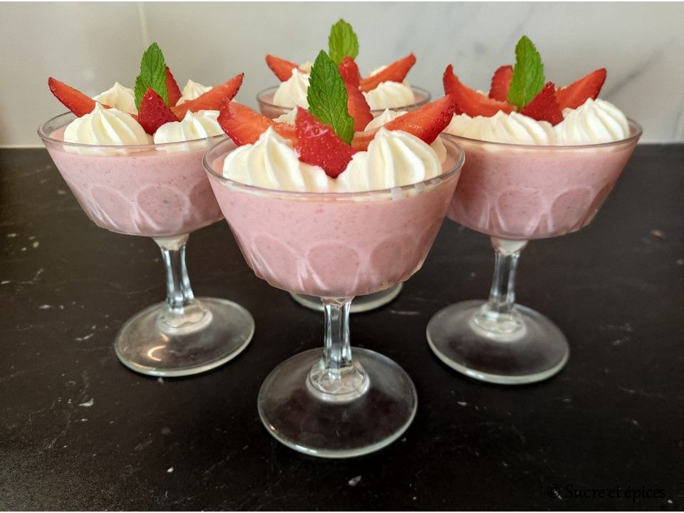 Verrines de mousse à la fraise - Recette en vidéo