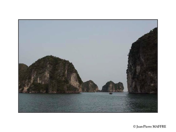 La baie Halong est l'un des trésors les plus prisés du Vietnam. Un paysage dont on ne se lasse jamais.