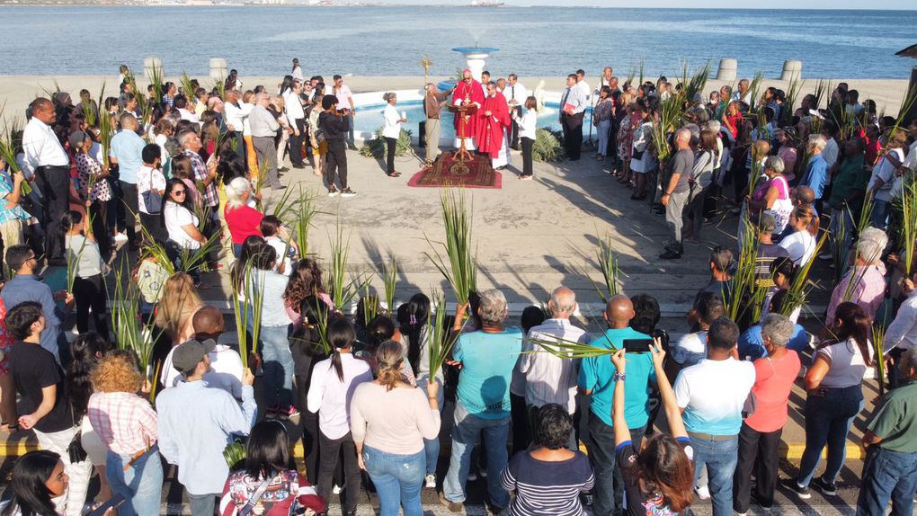 Feligreses católicos celebraron el Domingo de Ramos en la Catedral de Puerto Cabello