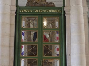 Le Conseil Constitutionnel , salle de conseil - Le ministère de la Culture, bureau ministériel