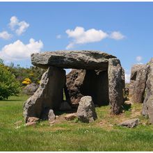               32 menhirs et Dolmens du Puy-de-Dôme