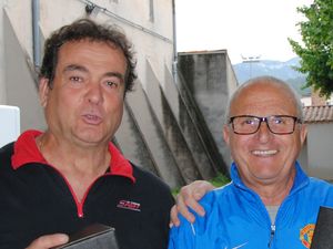 Les vainqueurs des boules : Alain COULOMB, Christiane MUNOZ, Claude BOTHIER, Gérard AMI, Robert SCALISI, Raymond JUVENAL, Martine AMI, Alain CHAVAGNIEUX, Luc EMERIC.