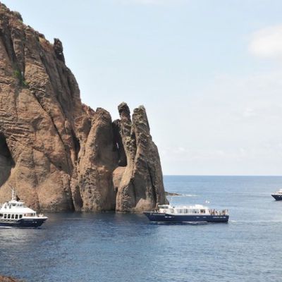 Victime de son succès, la nature en  Corse étouffe sous le tourisme.