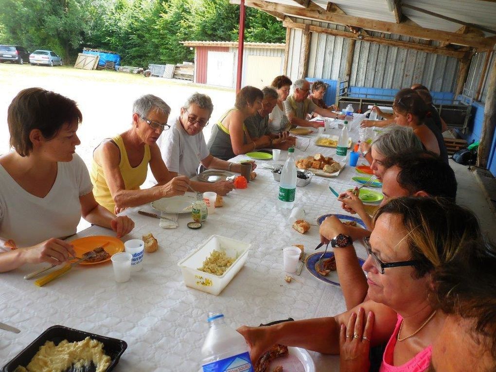 Avec un repas partagé (de l’apéritif au rangement)