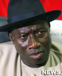 Nigeria: Goodluck dissout le gouvernement