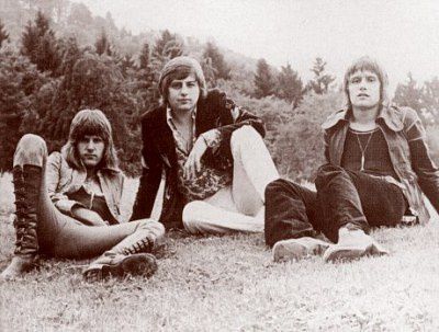 emerson, lake & palmer, un groupe de rock progressif britannique avec keith emerson, greg lake et carl palmer