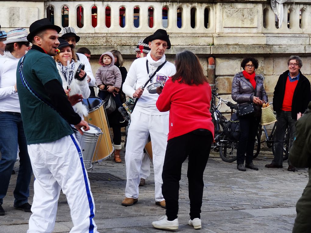 Photos sur le vif de Cathy Barbeau. Prim'A Corps avec BATUCA NIORT!