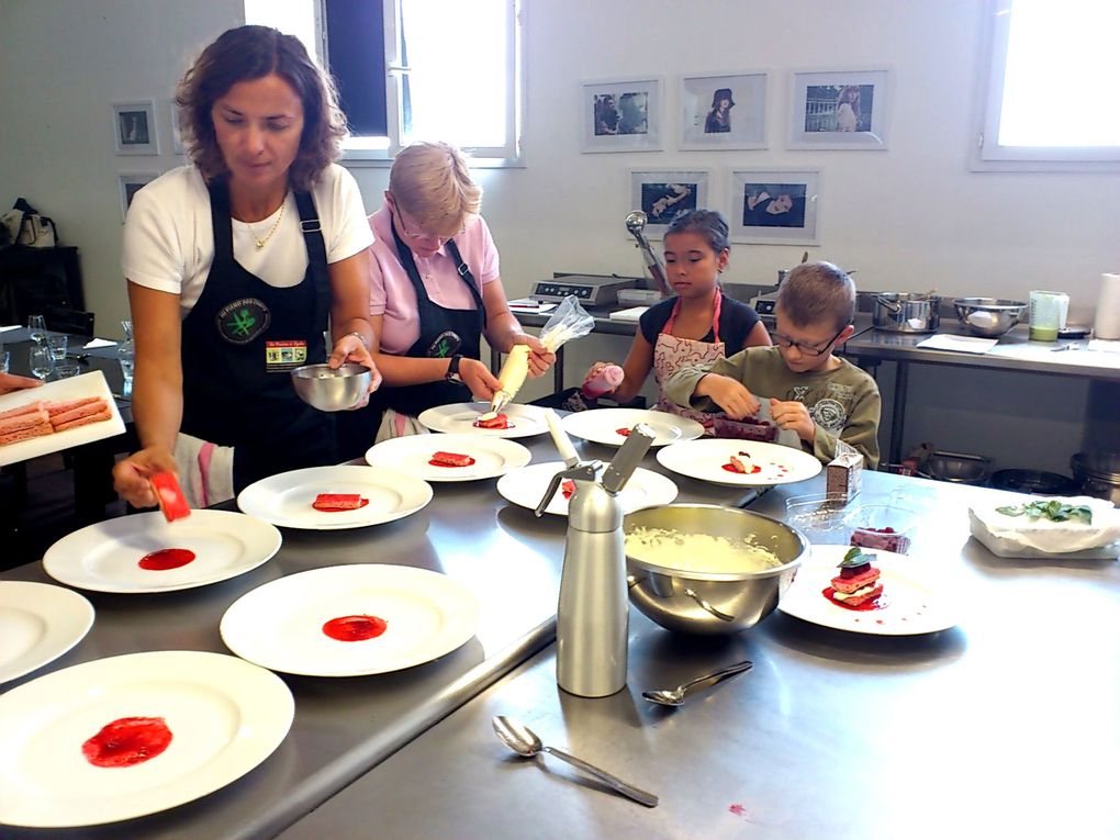 Cet atelier APDC pour un Comité d'entreprise Rémois où enfants et adulte été présent, nous a permis de partager des trucs de chefs dans la bonne humeur.

Merci à tous

Et à très bientôt en cuisine !!!