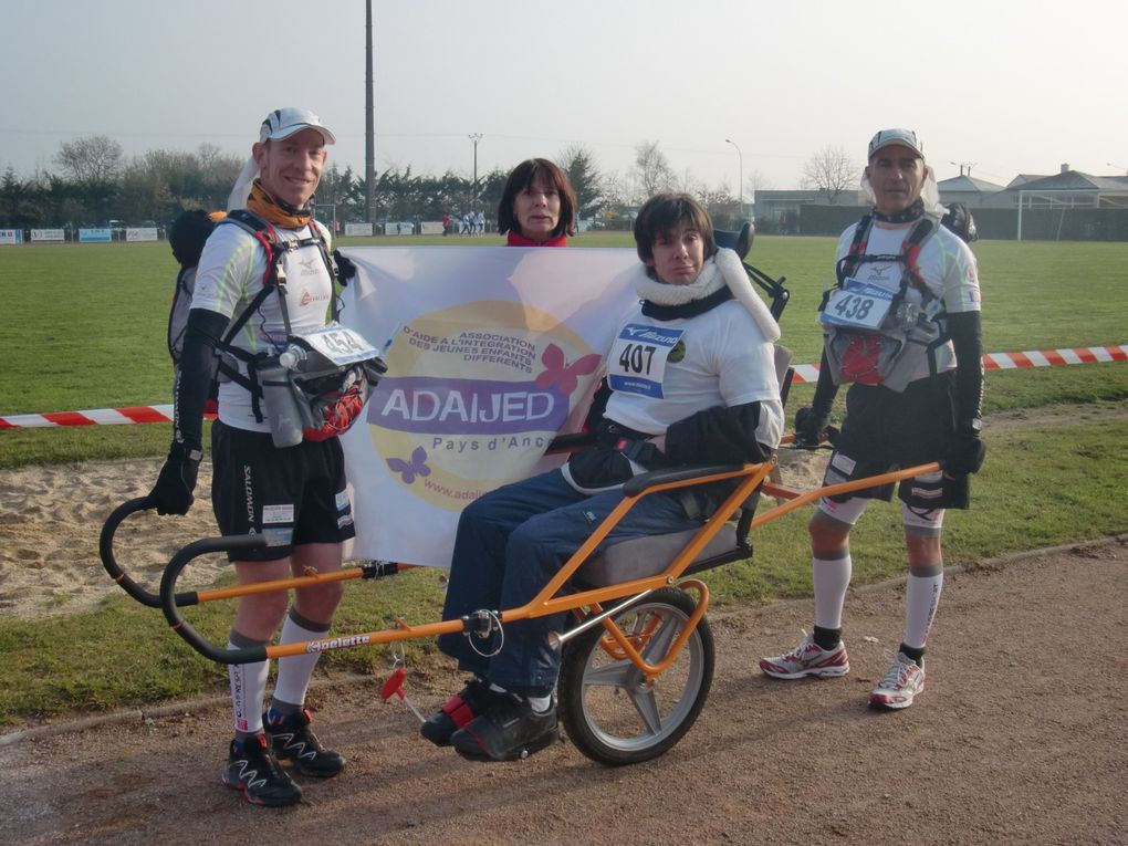 Sur le 5 km de Varades (44), nous avons accompagné en joëlette, Benjamin de l'Adaijed. David et Olivier