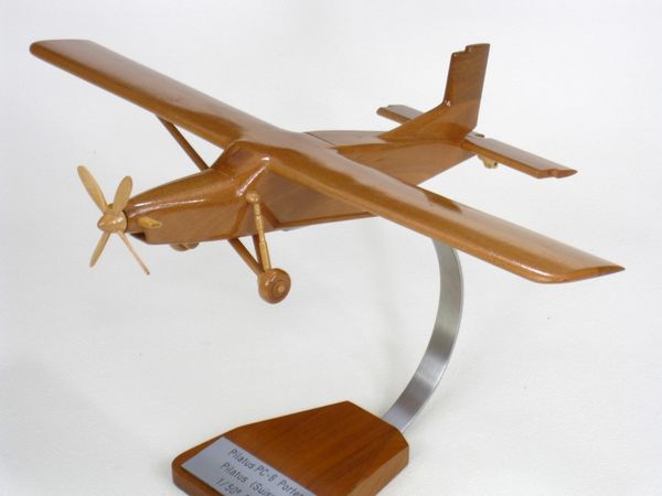 Pilatus Porter PC6 (Suisse, échelle : 1/50°, bois : poirier)