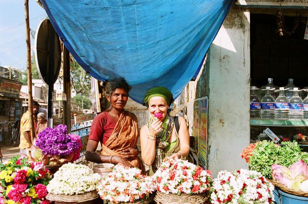 <p>Janvier 07 - Je suis ravie de vous faire partager un peu plus de ce chouette voyage de 24 jrs en Inde du Sud dans les Etats du Kerala et Tamil Nadu. J'esp&egrave;re que ces clich&eacute;s vous plairont, vous toucheront, vous donneront une petite id&eacute;e de ces agr&eacute;ables endroits, de l'ambiance, ...&nbsp;(mais l&agrave; c'est biais&eacute; par mon oeil), voire vous donneront envie des les d&eacute;couvrir en r&eacute;el.</p>
<p>N'h&eacute;sitez pas &agrave; me faire part de vos rem