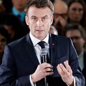 "Il ne peut pas y avoir le drapeau russe" aux Jeux olympiques de Paris, estime Emmanuel Macron