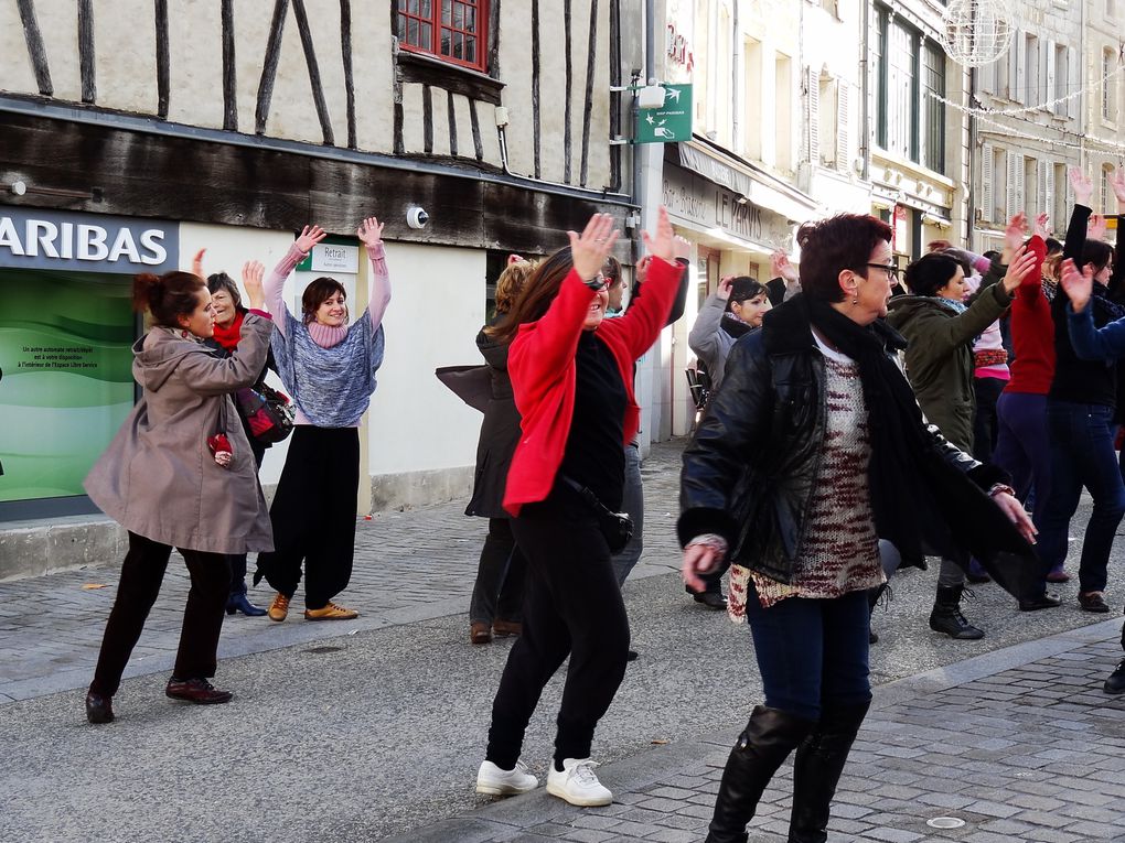 Photos sur le vif de Cathy Barbeau. Prim'A Corps avec BATUCA NIORT!