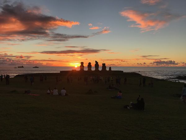 Coucher de soleil sur l'Ahu Vai Uri.