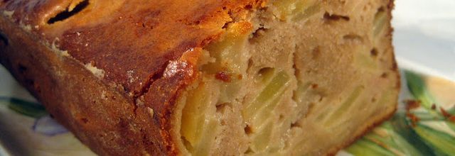 Cake à la farine de chataignes, aux poires et sirop d'érable