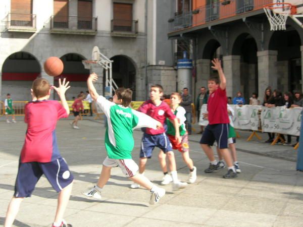 Journée du samedi 7 juin 2008. De nombreux jeunes du club sont allés participer au tournoi de street basket organisé par Azpeitia