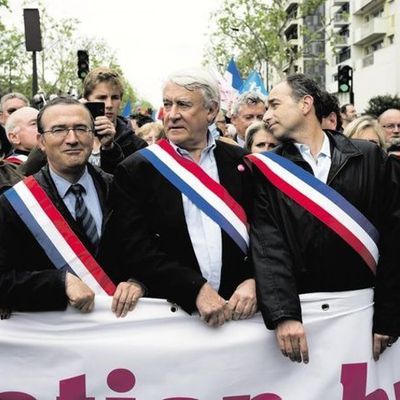 Lorsque la droite s'associe avec l'intégrisme catholique, l’extrémisme identitaire et le Fn!