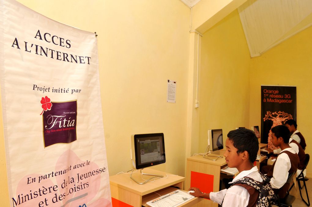 L'association Fitia, présidée par Mialy Rajoelina, a procédé à l'équipement d'accès à  l'Internet haut débit pour les jeunes de Soaninandriana Itasy.