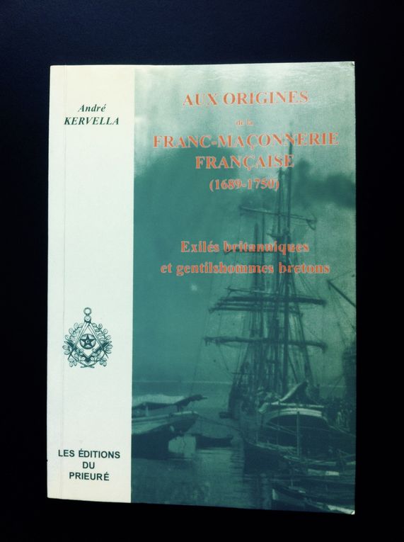 Le Livre d'André Kervella, Bijou et Rituel de la Loge l'Océan Français 1798, Sceau de la Loge Amitié et Fraternité années 1780, Tablier Rose-Croix du Frère Aimé de Framond, jeune Chevalier de Malte " Garde de la Marine" à Toulon et membre du Chapitre " Parfait silence" 1787.